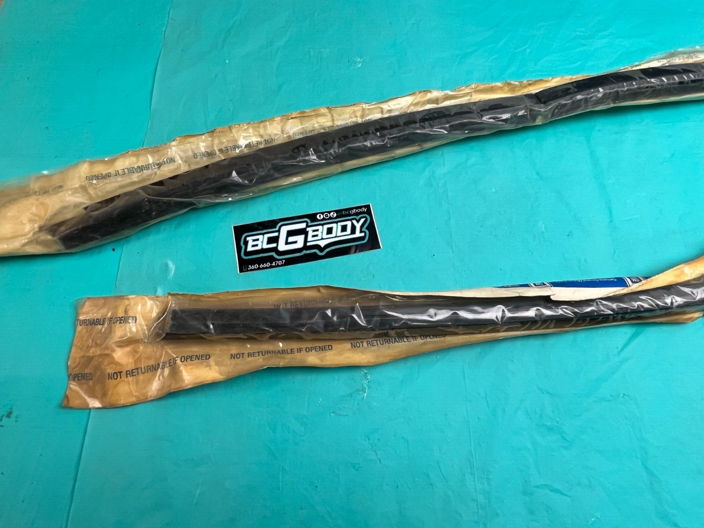 1981-1988 Regal Cutlass NOS Roof Rail Weatherstrip Retainer Pair Gbody OEM GM