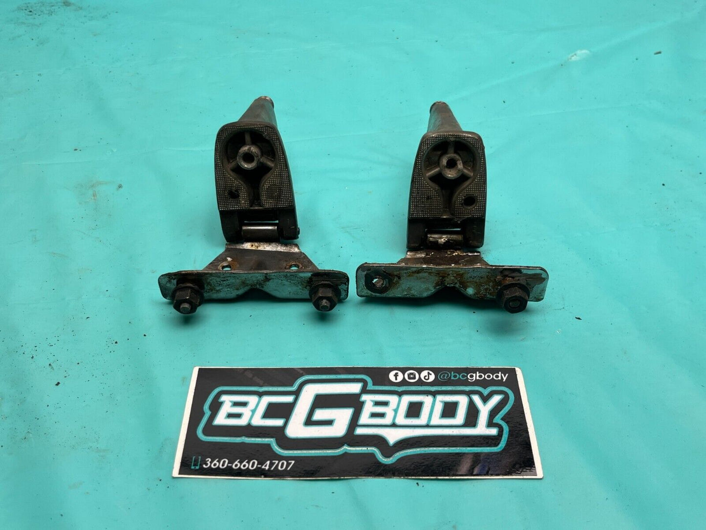 1978-1983 Gbody Malibu Wagon Rear Glass Hinges And Spoiler Mount OEM Genuine GM