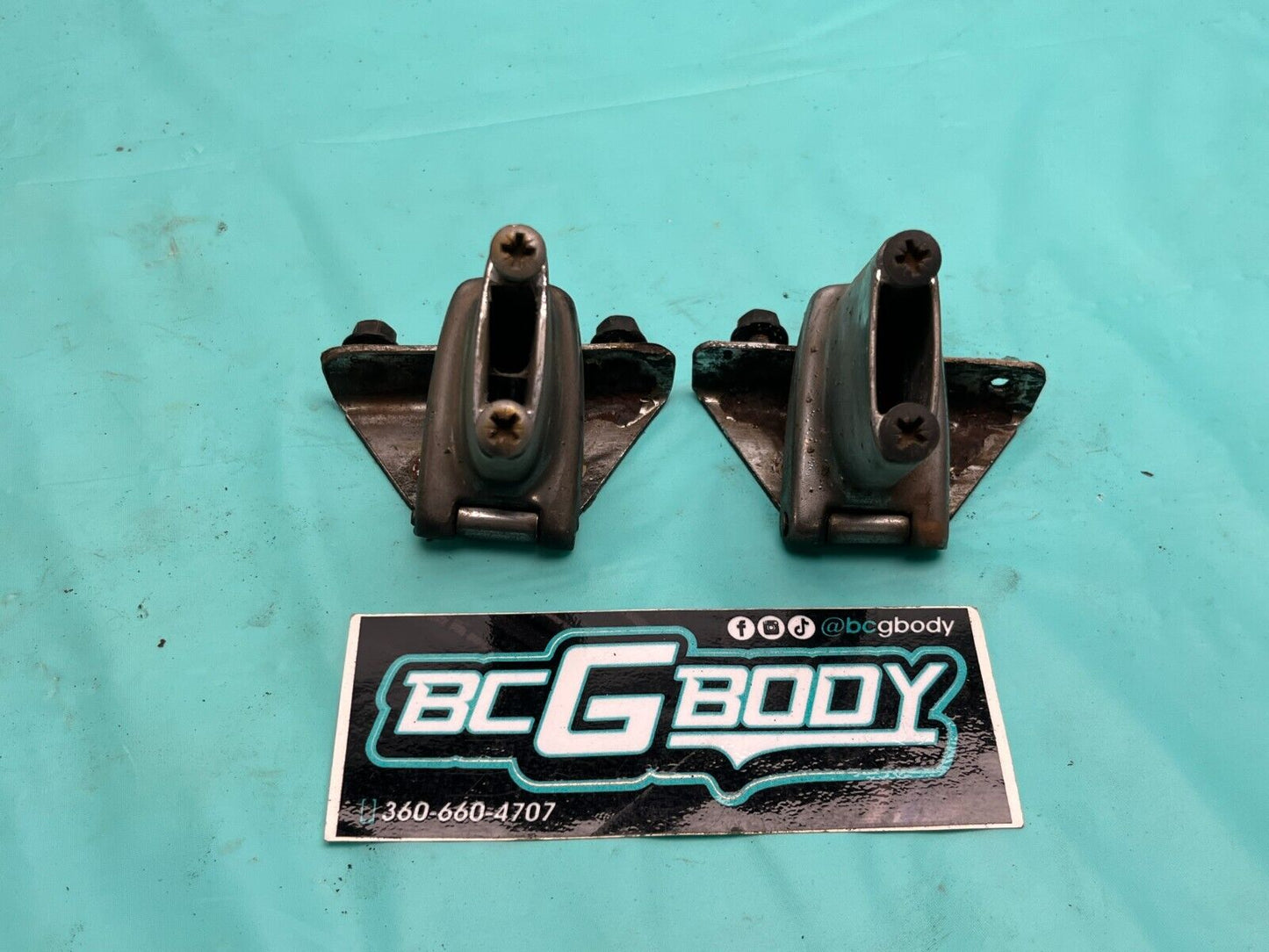 1978-1983 Gbody Malibu Wagon Rear Glass Hinges And Spoiler Mount OEM Genuine GM