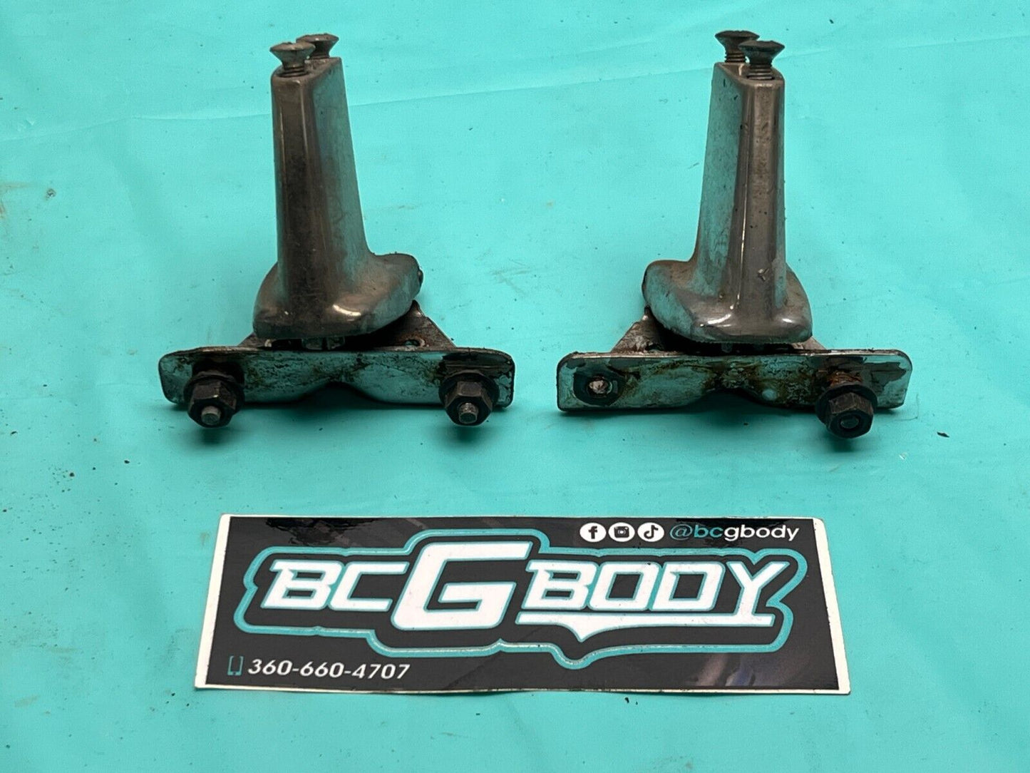 1978-1983 Gbody Malibu Wagon Rear Glass Hinges And Spoiler Mount OEM Genuine GM