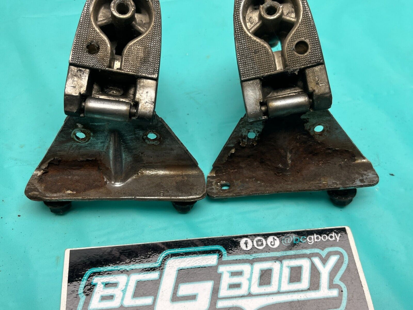 1978-1983 Gbody Malibu Wagon Rear Glass Hinges And Spoiler Mount OEM Genuine GM