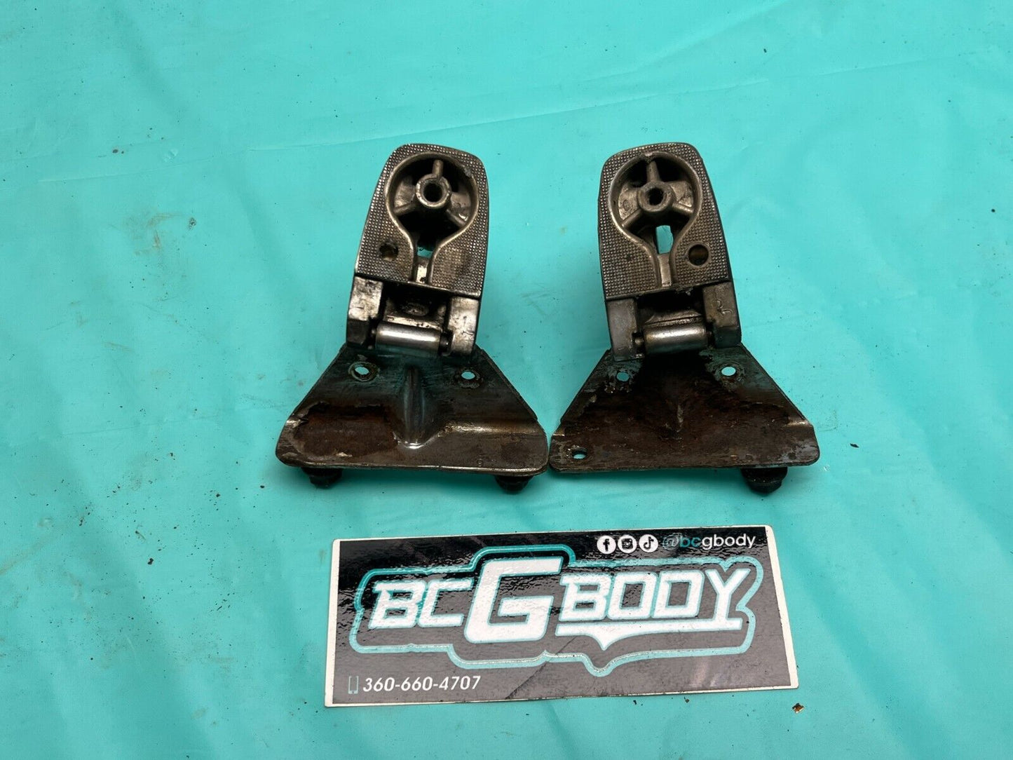 1978-1983 Gbody Malibu Wagon Rear Glass Hinges And Spoiler Mount OEM Genuine GM