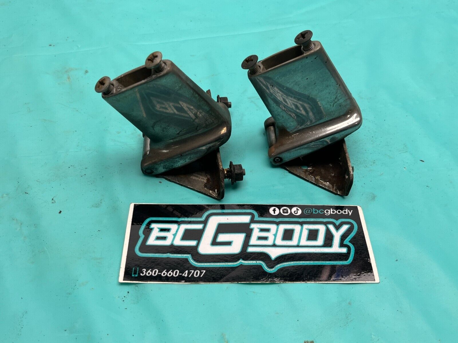 1978-1983 Gbody Malibu Wagon Rear Glass Hinges And Spoiler Mount OEM Genuine GM