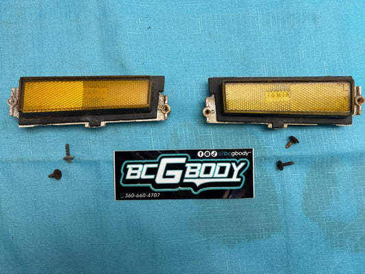 1981 - 1986 Chevrolet Monte Carlo Front Marker Lights Assembly Pair OEM GM